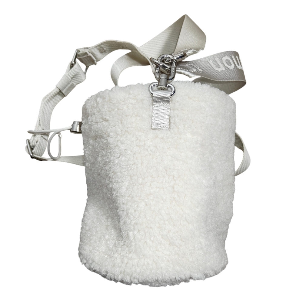 LULULEMON New Year Crossbody White Opal Fleece Bucket Bag 2.5L - Picture 12 of 16
